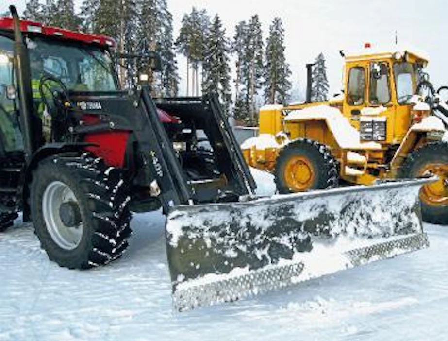 Hydraulisen käännön ansiosta työtavan vaihto käy helposti ja nopeasti.