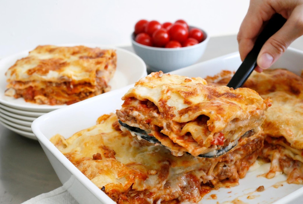 Perinteiseen lasagneen tulee sekä lihaa että juustoa.