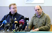 Britannian puolustusministeri Ben Wallace piti yhteisen tiedotustilaisuudessa puolustusministeri Antti Kaikkosen (kesk.) kanssa Niinisalossa. LEHTIKUVA / Heikki Saukkomaa.