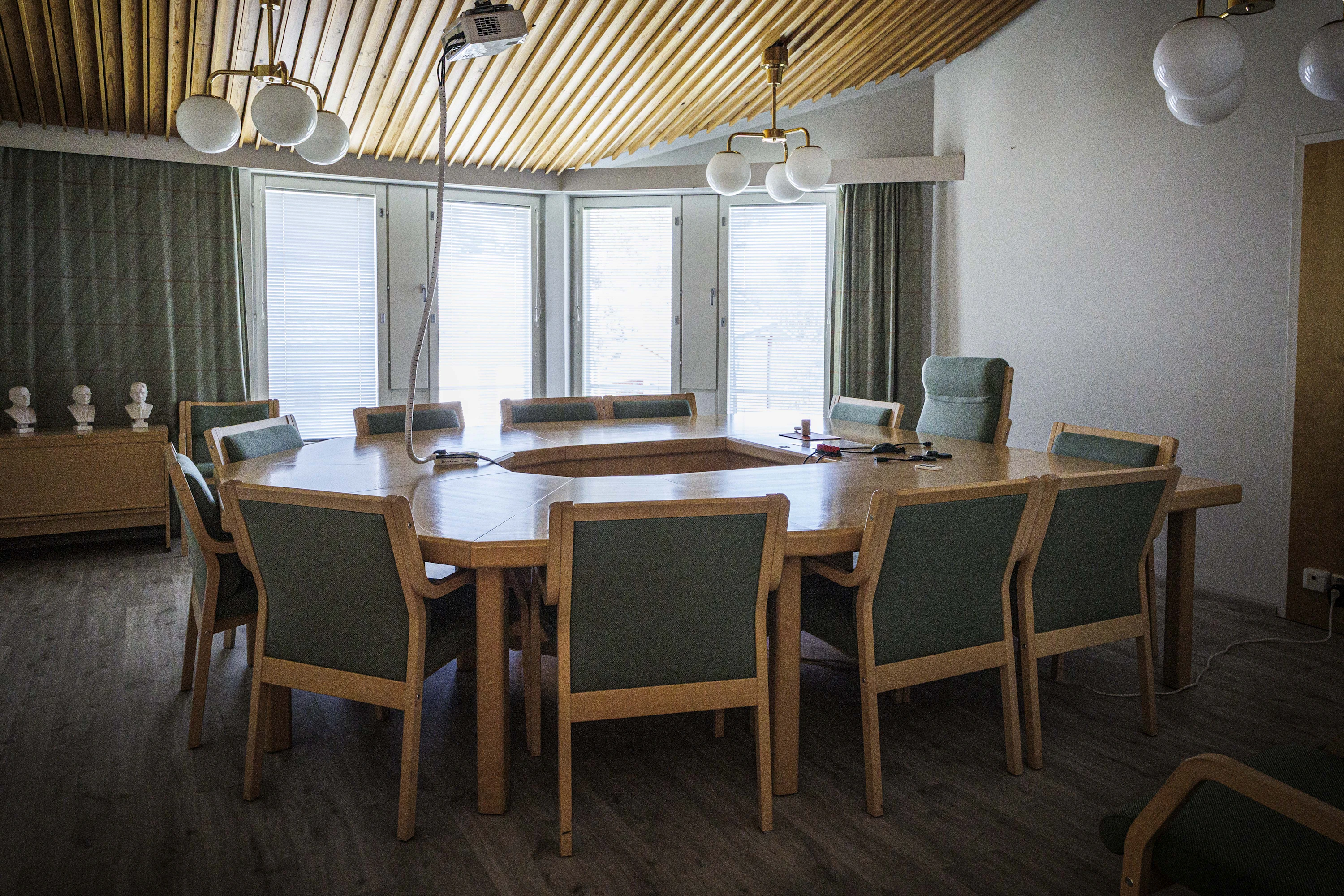Kuntaliitoksen jälkeen Pertunmaan kunnantalo on hiljentynyt. Entisestä 12 työntekijästä on jäljellä 7.