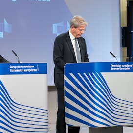 Komission varapuheenjohtaja Valdis Dombrovskis ja talouskomissaari Paolo Gentiloni esittelivät keskiviikkona Brysselissä komission esitystä uusista taloussäännöistä. 
