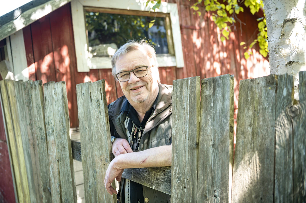 Juha Wiskari sai kotoaan kipinän musiikkiin isältään. Samoin hän pystyi siirtämään innostuksen nuorimmalle lapselleen, muusikko Arttu Wiskarille.