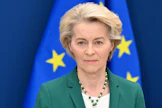 Aiemmin torstaina Ursula von der Leyen kertoi olevansa tyytyväinen lisätullien jäädyttämiseen. LEHTIKUVA/AFP. 