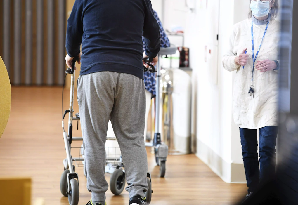 Sosiaali- ja terveydenhuollon järjestäminen on yksi hyvinvointialueiden tehtävistä. Kuvituskuva. LEHTIKUVA / VESA MOILANEN.