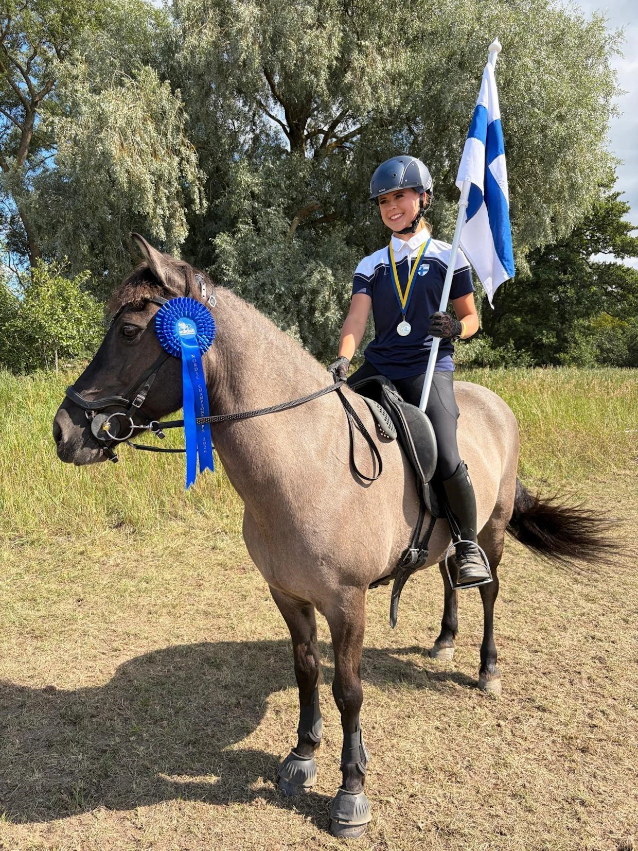 14-vuotias Tilda Brandes ja 19-vuotias Jara frá Horni I saavuttivat PM-hopeaa liitopassiluokassa P2. Tildalle maajoukkue-edustus oli ensimmäinen, toisin kuin Jaralle, joka on omistajansa Annika Kyrklundin kanssa edustanut Suomea PM- ja MM-kilpailuissa.