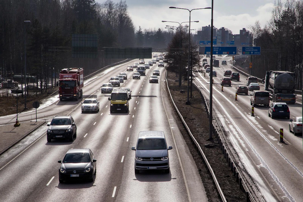 12 prosenttia Autoklinikan kyselyyn vastanneista suomalaisista kertoo, että alhainen polttoaineenkulutus on heille tärkein valintaperuste auton valintaan. Arkistokuva.