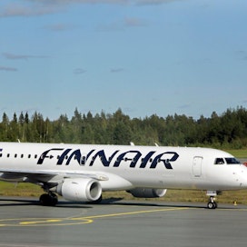 Finnairin edustaja ei halua vastata suoraan kysymykseen siitä, aikooko Finnair myöhemmin tarjota kotimaisista marjoista tehtyä mehua.
