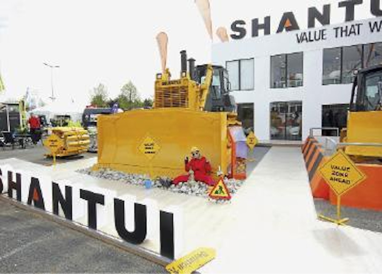 Shantui on keskittynyt erityisesti puskutraktoreiden, jyrien ja trukkien valmistukseen. Shantuin toimitusjohtajan Zhang Xiuwen mukaan yhtiötä kutsutaan Kiinassa nimellä ”Kukkulan Kuningas”. Shantuin tuotteita viedään jo 133 eri maahan. (AT)
