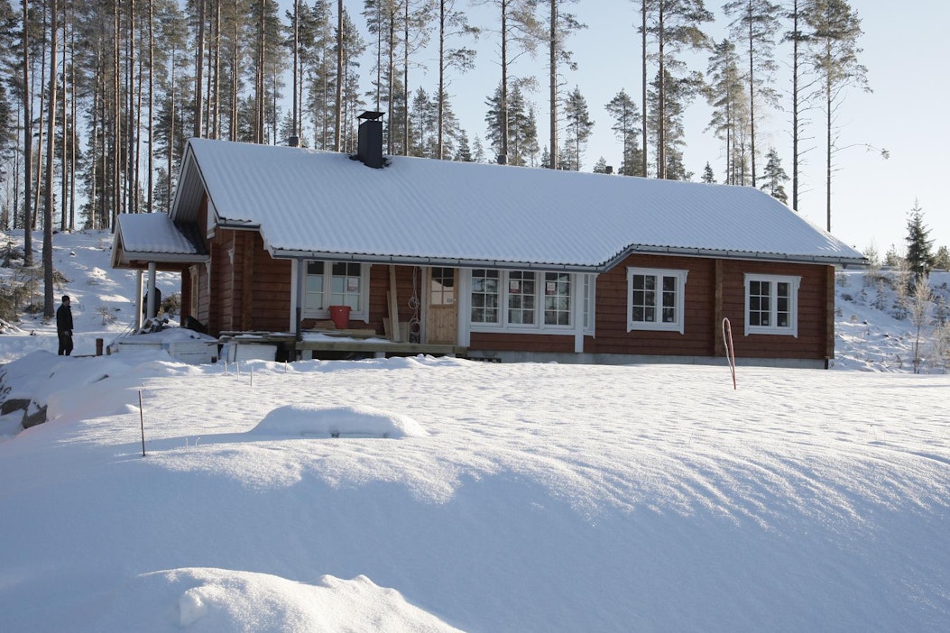 Omakotiasumisen vuosikustannukset liikkuvat 4 700–3 200 euron välillä.