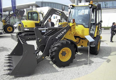 Volvo esitteli Compact-sarjan uudet L20F- ja L25F-mallit. Kuvassa L25F, joka painaa 4,8 tonnia.