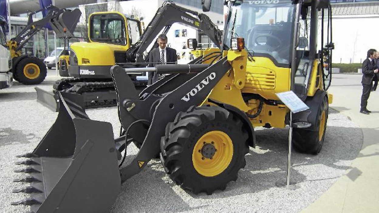 Volvo esitteli Compact-sarjan uudet L20F- ja L25F-mallit. Kuvassa L25F, joka painaa 4,8 tonnia.