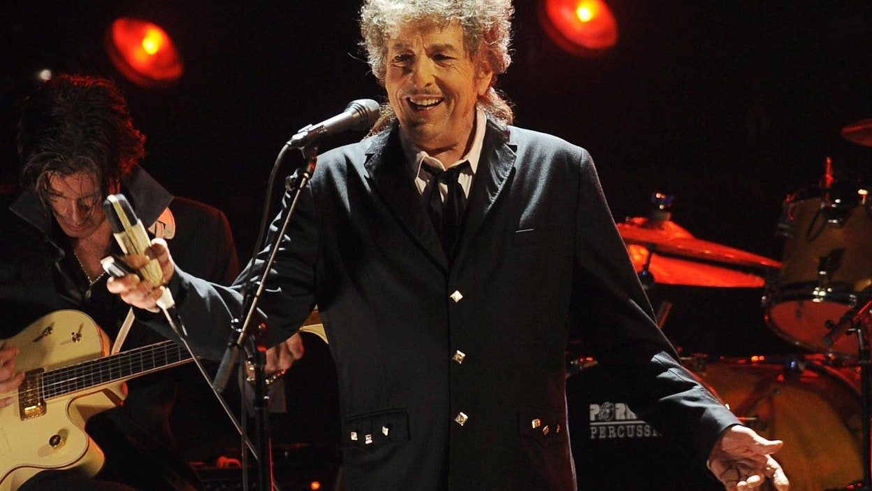 Bob Dylanin vuonna 1988 käynnistynyt ja edelleen jatkuva Never ending tour on osoittautunut nimensä veroiseksi. Kuvassa hän esiintyy Los Angelesissa vuonna 2012.