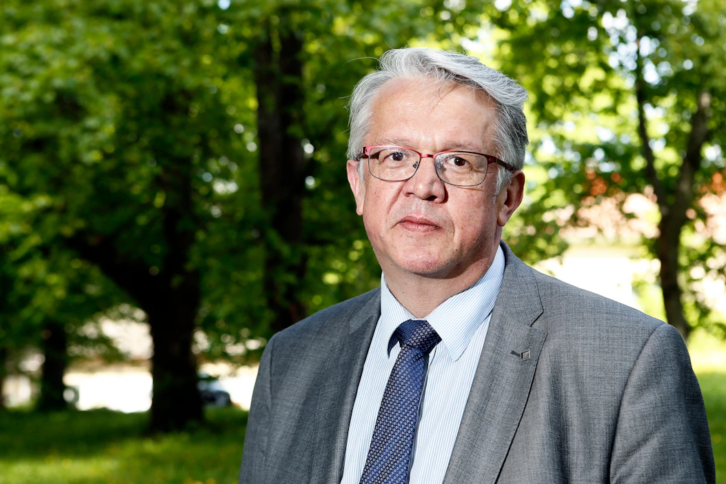 Juha Rehula on ehdolla Suomen Hippoksen hallituksen puheenjohtajaksi. Hän on nykyinen puheenjohtaja.