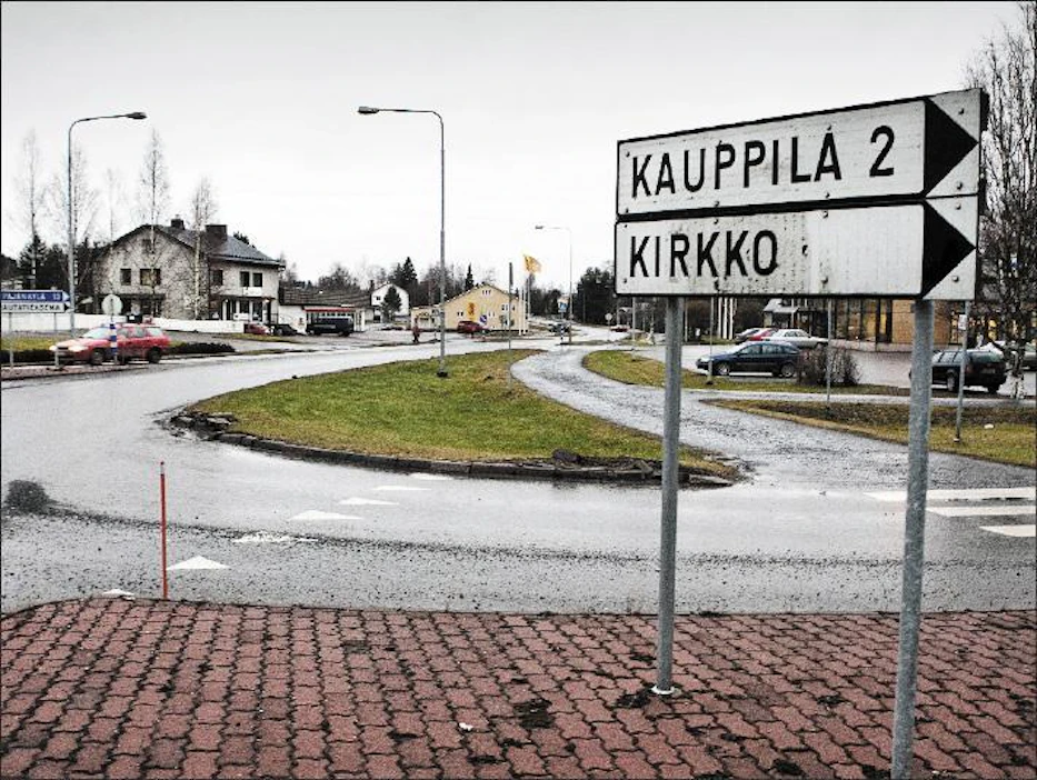 Viime kevään linjauksen mukaan pienten kuntien kuten 2 500 asukkaan Humppilan olisi pitänyt kuulua perustason alueisiin, joille olisi tullut vastuu peruspalveluiden järjestämisestä. Nyt vastuu siirrettiin sote-alueille. Kari Salonen