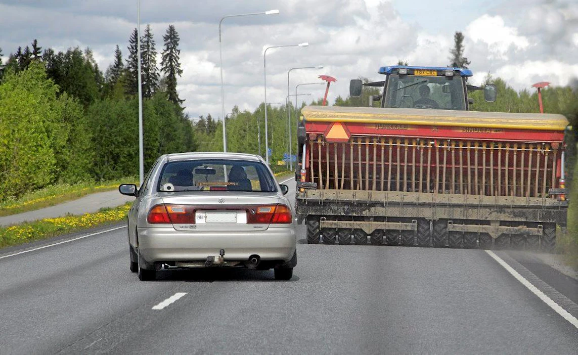 Suomalaisten mielestä vauhti ja vaaralliset tilanteet ovat lisääntyneet liikenteessä.