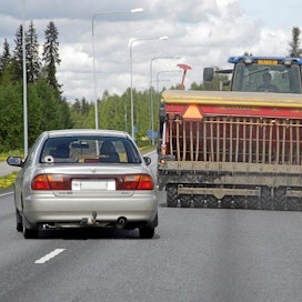 Suomalaisten mielestä vauhti ja vaaralliset tilanteet ovat lisääntyneet liikenteessä.