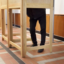 Vaikka äänestysaktiivisuus kokonaisuudessaan kasvoi, alueiden väliset kuilut paikoin syvenivät: esimerkiksi Helsingissä äänestysprosentti nousi ja Lapissa laski.  LEHTIKUVA / HEIKKI SAUKKOMAA