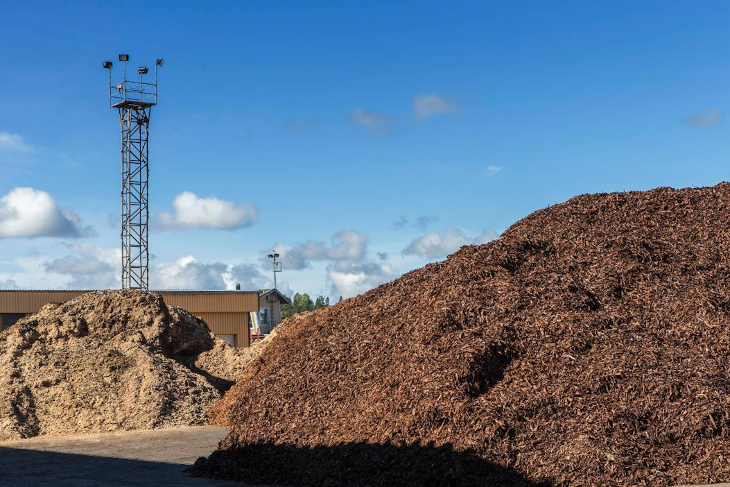 Puru- ja kuorikasat sahakentillä ovat entistä suurempia, kun energialaitoksilla on edullisempaa polttaa muita polttoaineita.