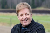 Heikki Korhosella on jälleen tallissaan lupaavia nuoria hevosia.