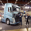 Volvo oli nimennyt ajovalmiiksi varustellut autonsa Volvo Pro -malleiksi. Volvolta haluttiin korostaa, että Volvo Pro on kokonaisuus, joka pitää sisällään tehtaalla valmiiksi tiettyyn tarkoitukseen räätälöidyn auton sekä sen lisäksi esimerkiksi rahoituksen, huoltosopimuksen ja kalustonhallintapalveluita. Messuilla oli nähtävänä jakeluajoon tarkoitettu FM Pro City, FM Pro Recycle, FMX Pro X, FH Pro Wood ja kuvassa näkyvä FH Pro Road 6x4T -puoliperän vetäjä. (JL)