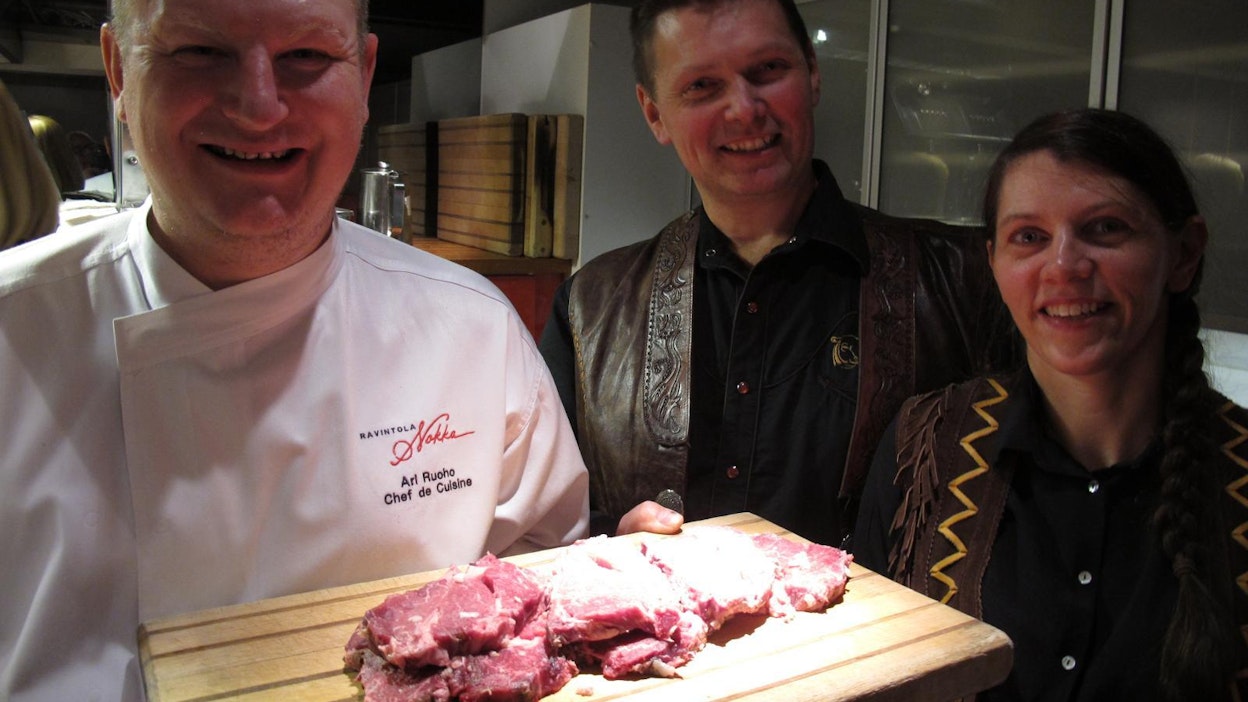 Keittiömestari Ari Ruoho on ostanut lihaa suoraan Jussi ja Paula Harjun tilalta jo puolenkymmentä vuotta.