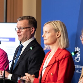 Yhteistä hallitussäveltä yrittävät löytää ruotsalainen kansanpuolue, kokoomus, perussuomalaiset ja kristillisdemokraatit.
