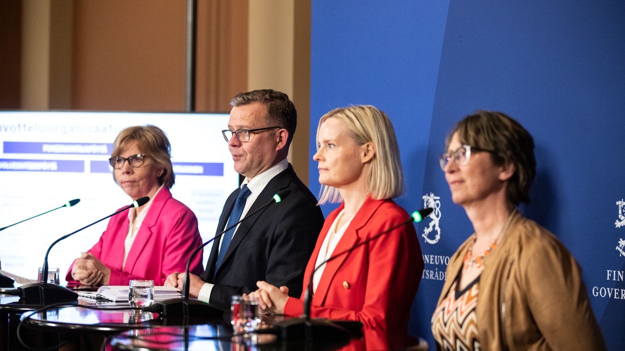 Yhteistä hallitussäveltä yrittävät löytää ruotsalainen kansanpuolue, kokoomus, perussuomalaiset ja kristillisdemokraatit.