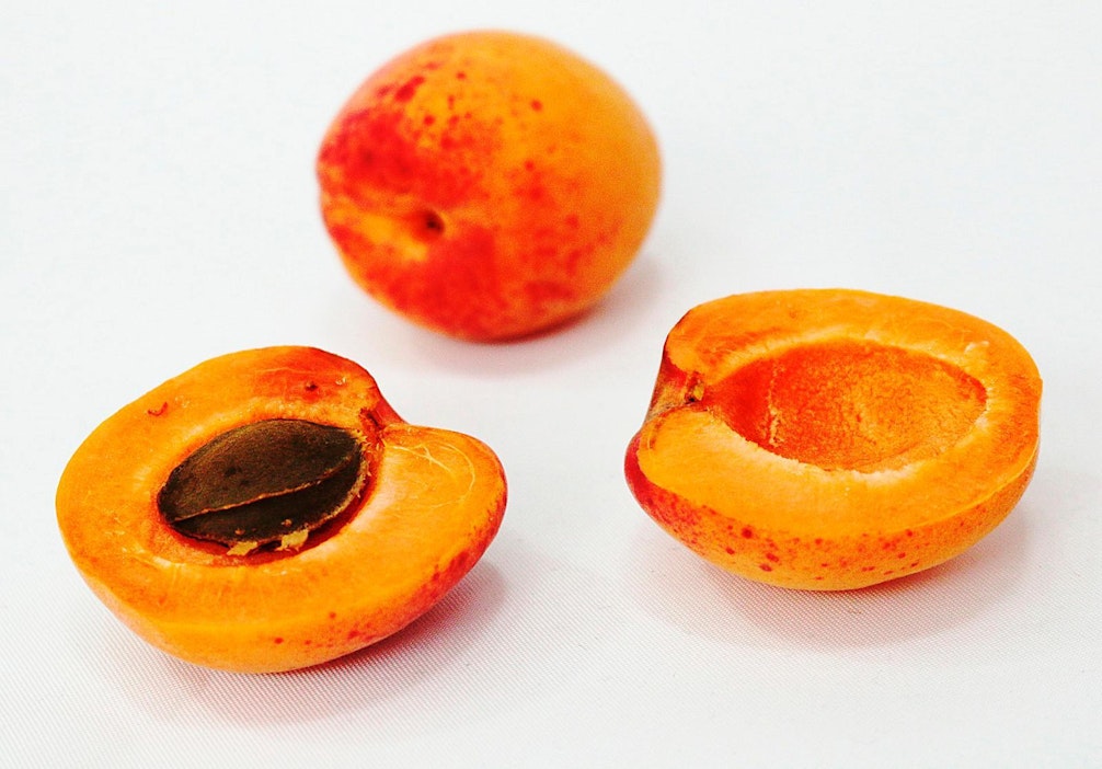 Aprikoosin siemeniä markkinoidaan terveysvaikutuksilla, joilla ei juurikaan ole pohjaa.