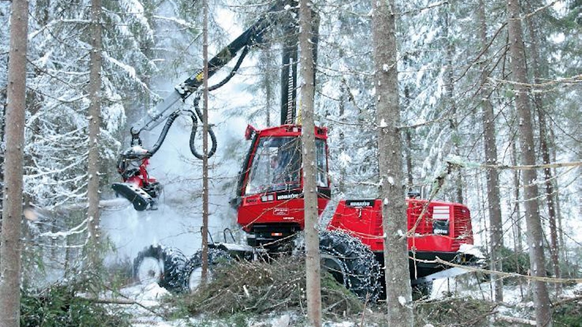 Virtolaisen ATT-Metsä Ay:n uusi 901TX sai kunnian olla ensimmäinen Komatsu-metsäkone Suomessa. Koneessa on myös uusi harvennushakkuiden 340-hakkuupää, jonka toimitukset asiakkaille alkoivat alkuvuodesta.