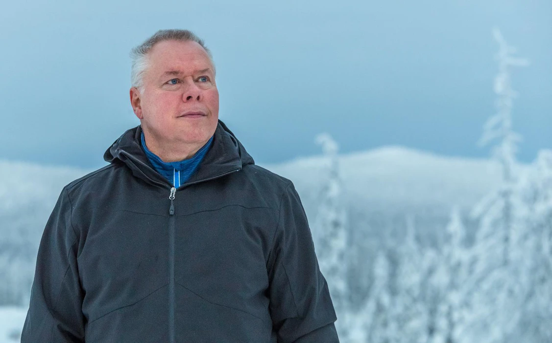 Kari Hoppu on matkustanut pohjoisessa pienestä asti. Haastattelun hän antoi kakkosasunnoltaan Rukalta.