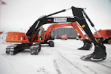 Hitachi UH081 vm. 1983 vs Hitachi ZX210LC-5B vm. 2016