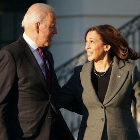 Presidentti Joe Biden siirtää valtaoikeutensa varapresidentti Kamala Harrisille siksi aikaa, kun hänelle tehdään paksusuolen tähystys nukutuksessa. LEHTIKUVA/AFP