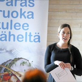 Laukaan kunnan terveystarkastajan Miia Valkosen mukaan Suomessa on valtavasti elintarvikepuolen lainsäädäntöä. Juha Sorri