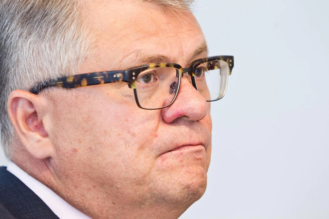 Metsäteollisuus ry:n hallituksen puheenjohtaja Jussi Pesonen painotti metsäteollisuuden nopeaa tarvetta uusiutua ja kehittyä.