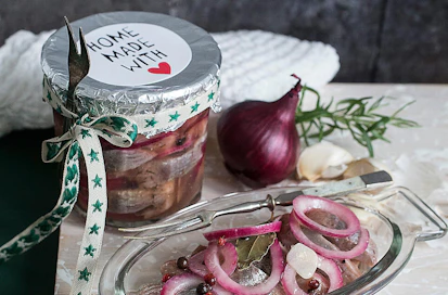 Sherrysillin voi antaa ruokalahjana jo ennen joulua, jolloin se helpottaa joulun alkupalojen valmistajaa.