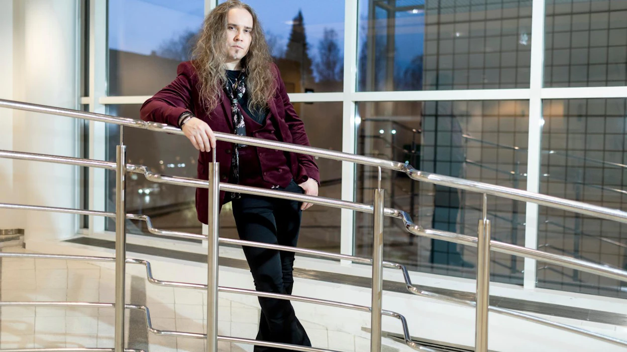 Jarkko Ahola on nyt suosionsa huipulla. Takana syksyn konserttisalikiertue, edessä Hartwall Areena -keikka Waltteri Torikan kanssa, pari Raskasta joulua -keikkaa sekä soolona joulukonserttikiertue.