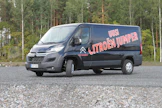Citroen Jumperin keulan ulkonäköä on kohennettu. Merkittävimmät uudistukset piilevät kuitenkin peltien alla. Pääpaino on ollut laadun kehittämisessä. Myös hintakilpailukyky on merkittävä seikka. Suosituimpien versioiden hinnat liikkuvat 32 000–33 000 euron paikkeilla.