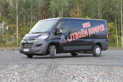 Citroen Jumperin keulan ulkonäköä on kohennettu. Merkittävimmät uudistukset piilevät kuitenkin peltien alla. Pääpaino on ollut laadun kehittämisessä. Myös hintakilpailukyky on merkittävä seikka. Suosituimpien versioiden hinnat liikkuvat 32 000–33 000 euron paikkeilla.