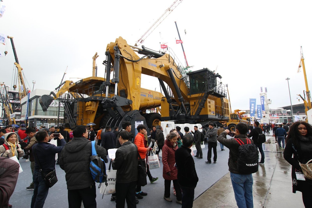 XCMG on Kiinan suurin rakennuskonevalmistaja ja myös kymmenen suurimman joukossa maailmanlaajuisesti. Suurimpien louhosautojen kantavuus on 400 tonnia. Myös kaivukoneella on kokoa.