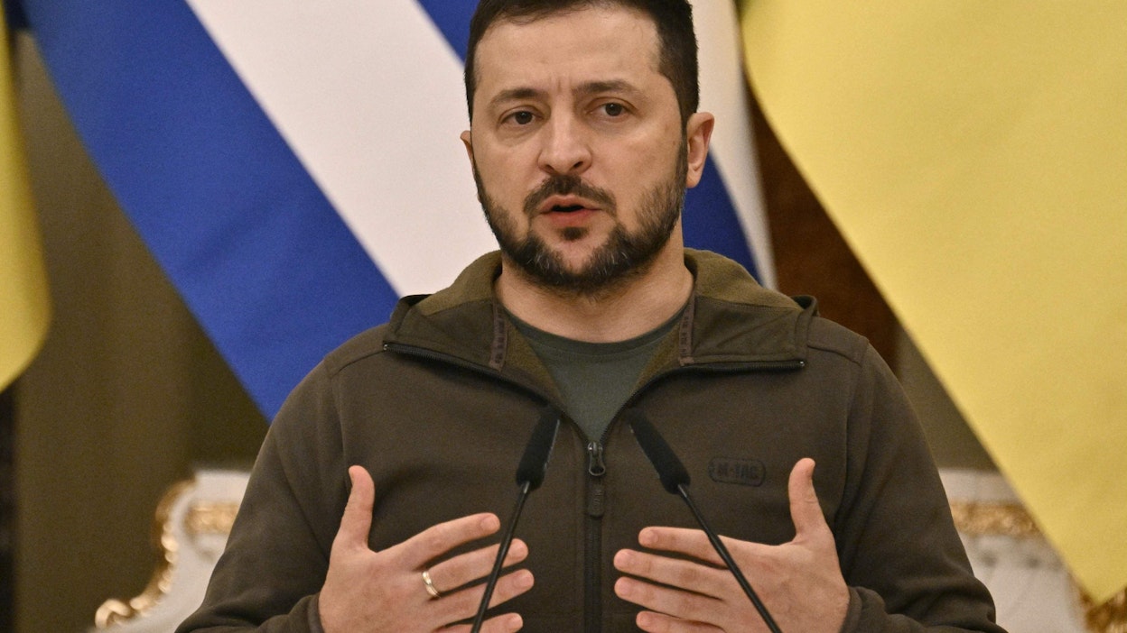 Ukrainan presidentin Volodymyr Zelenskyin mukaan armeija on jo löytänyt todisteita venäläisten hirmuteoista. Lehtikuva/AFP.