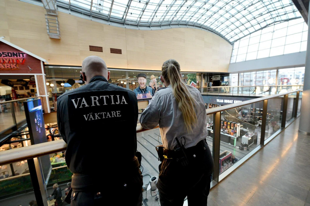 Yrityksen keinot ovat vähissä, kun tapahtuu toistuvaa häiriköintiä, vahingontekoa tai yrityksen työtekijöiden piinaamista tai uhkailua, liitot kertovat tiedotteessa. LEHTIKUVA / MIKKO STIG