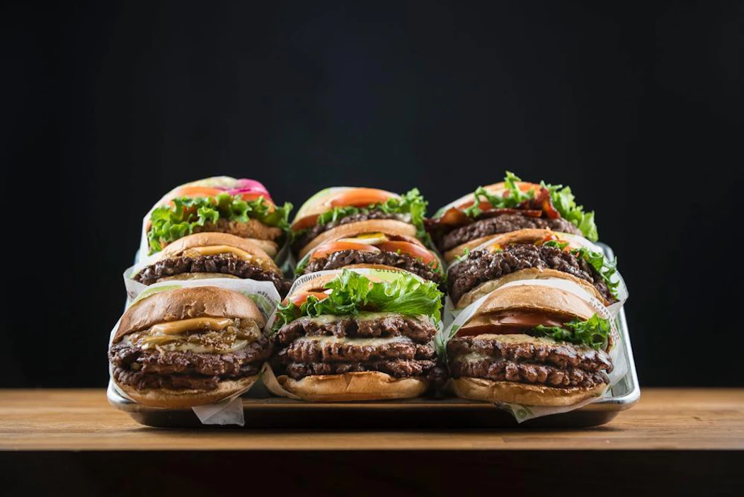 Friends & Brgrs panostaa kotimaisiin raaka-aineisiin ja tuoreuteen. Seuraavaksi myös sämpylät leivotaan itse.