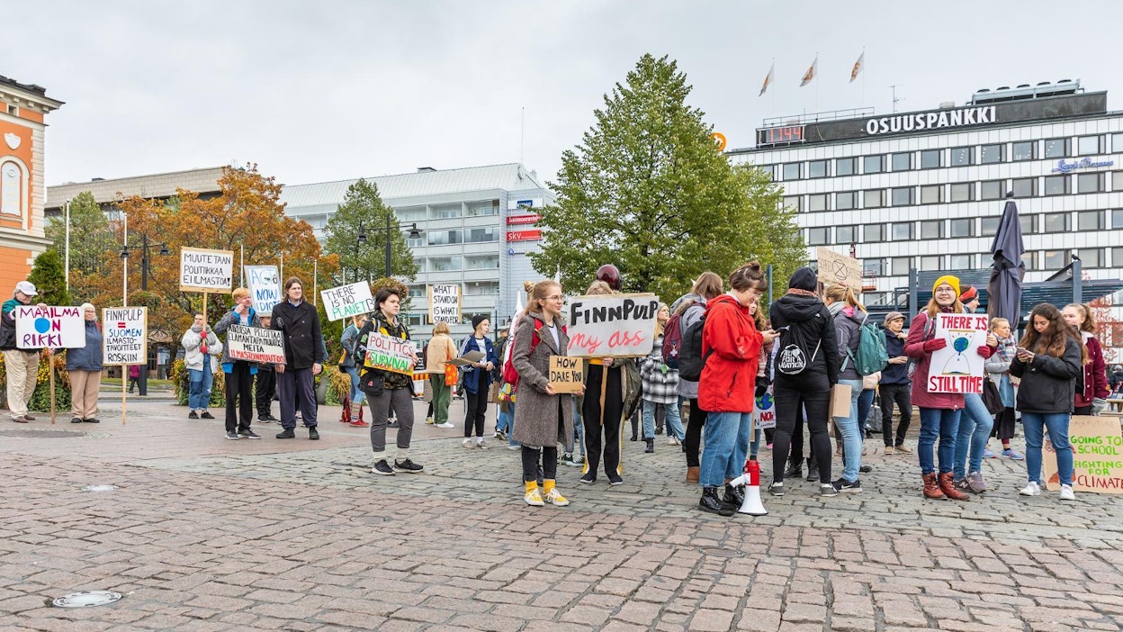 Kuopion torilla järjestettiin tänään mielenilmaus kello 10-14.