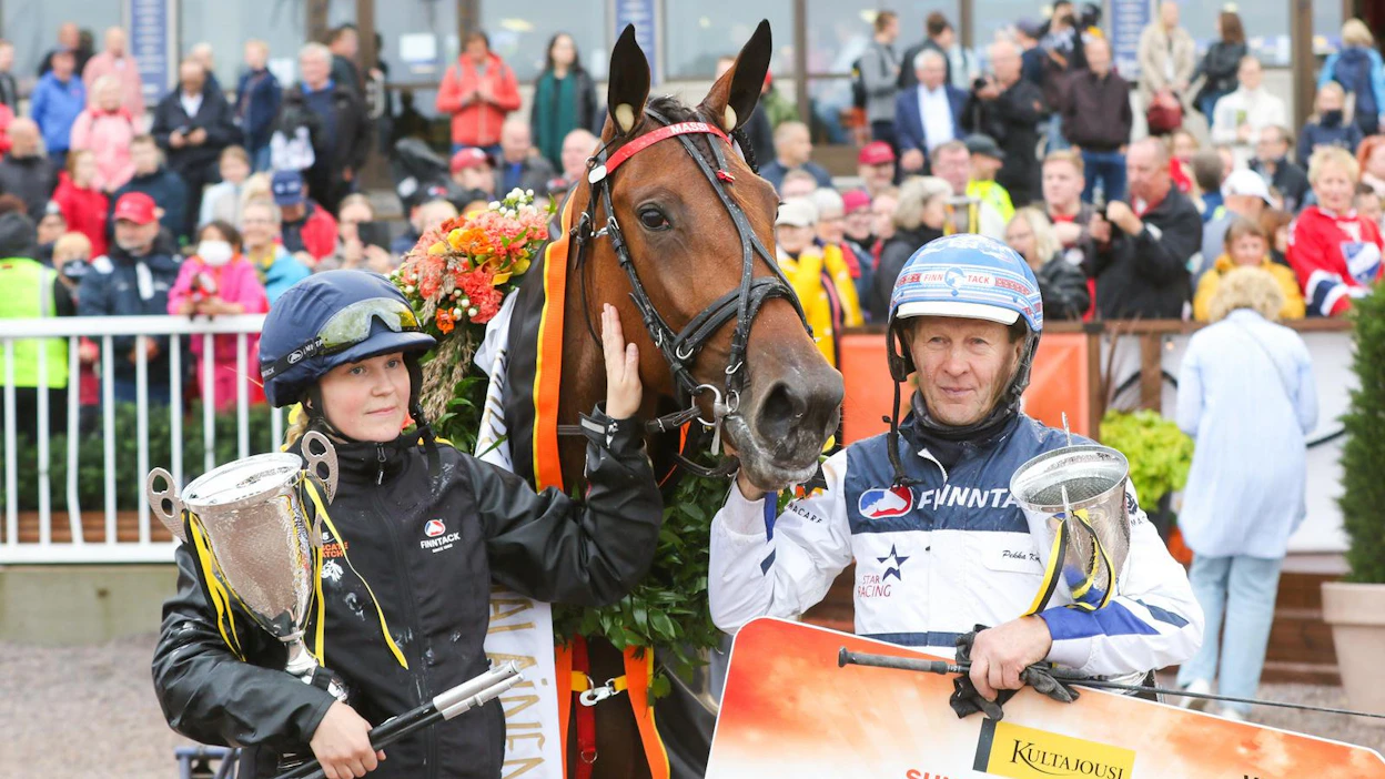 Mascate Match, hoitajansa Hanna Rakkolainen ja Pekka Korpi olivat melko lyömätön yhdistelmä - tässä Derbyn sankareina.