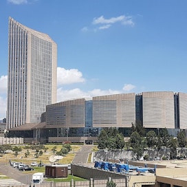Afrikan Unionin päärakennus sijaitsee Addis Abebassa. Unionin yhtenä pää­tavoitteena on helpottaa liikkuvuutta mantereen sisällä. Afrikkalaisten ei enää tarvitse hakea viisumia etukäteen matkustaessaan Etiopiaan.