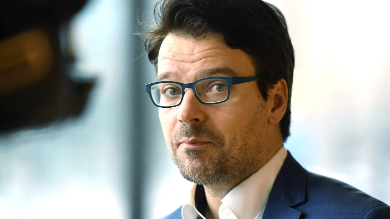 Vihreiden puheenjohtaja Ville Niinistö katsoo, että sote-uudistus on menossa vikasuuntaan.
