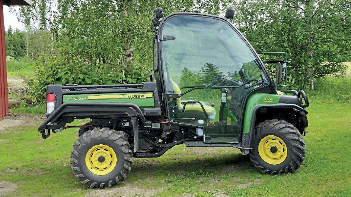 John Deere Gator on tyylikkään näköinen ajokki, sitä voi käyttää vaikka mopoauton korvikkeena.