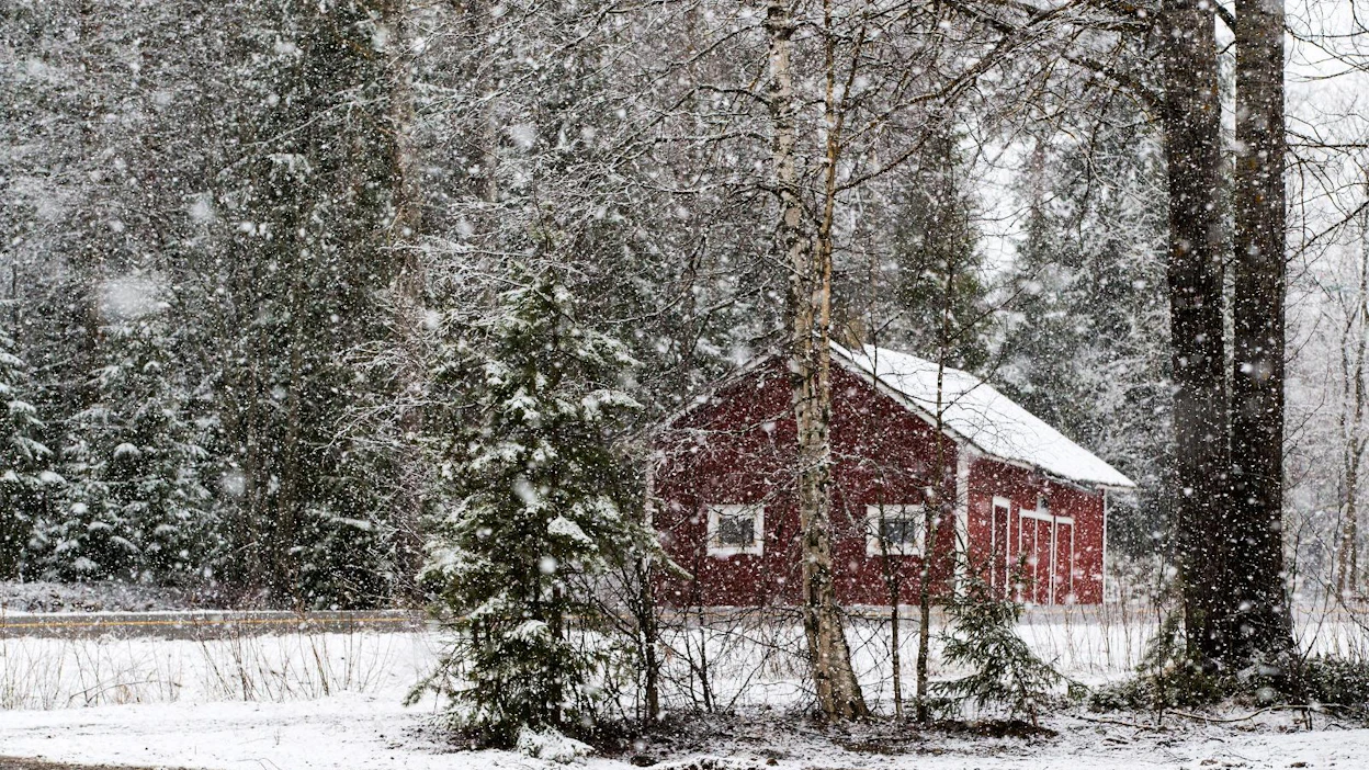 Lunta on tänään tullut lyhyen ajan sisällä paikoin runsaasti. Kuvituskuva.