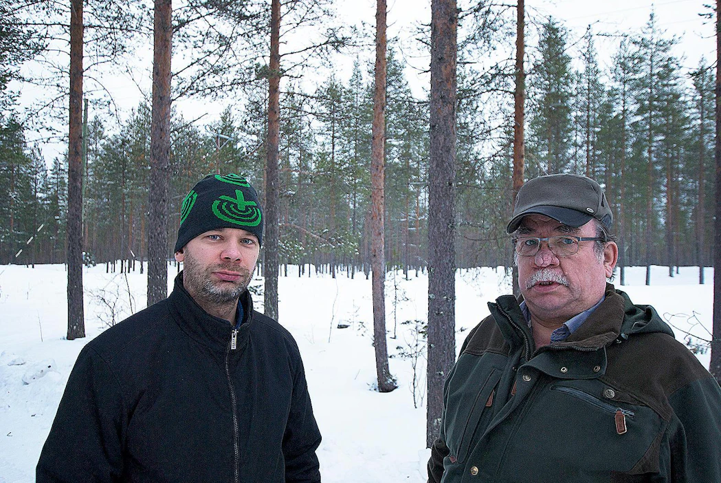 ”Erittäin huolestuttavaa on se, että Greenpeace on siirtynyt vanhojen metsien suojeluhankkeissaan yksityismetsiin”, sanovat toiminnanjohtaja Juha Hänninen (vas.) Sallan metsänhoitoyhdistyksestä ja hoitokunnan puheenjohtaja Raimo Harju Värriön yhteismetsästä.