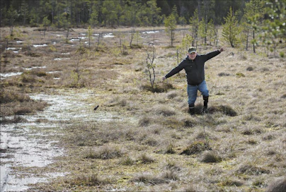 Fjalar Möuts tuohtui elykeskuksen kirjeestä, jossa esitettiin suojelua hänen maallaan Siklaxmossenilla. JOHANNES TERVO
